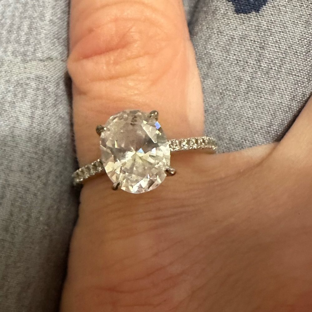 Jeulia 2 karat oval cut ring